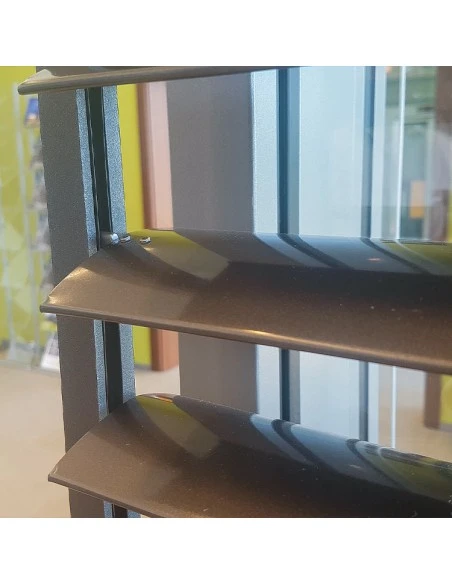 Raffstore C80 1000 x 1000 mm mit Antrieb