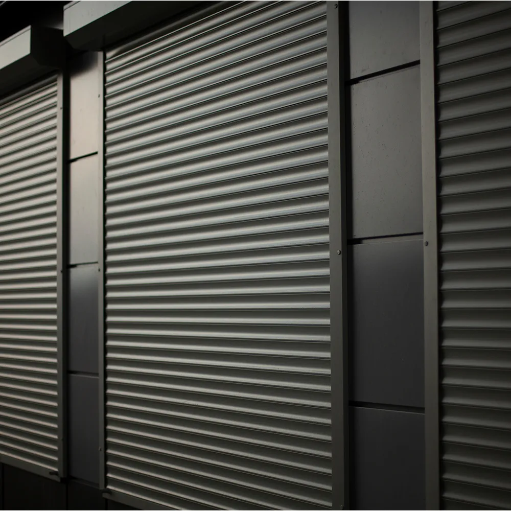 Aluminium-Rolltor für die Garage mit elektrischem Antrieb