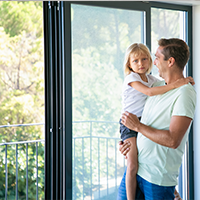 Schwarze Fenster – Vorteile und Nachteile. Lohnt sich dunkle Fensterrahmen?
